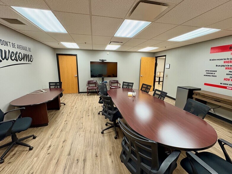 More Photos Of 33 Industrial Pky, La Porte Distribution For Lease