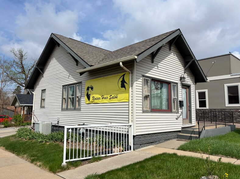 Primary Photo Of 1923 S Minnesota Ave, Sioux Falls General Retail For Lease