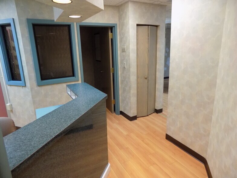 More Photos Of 111 Simsbury Rd, Avon Medical For Lease