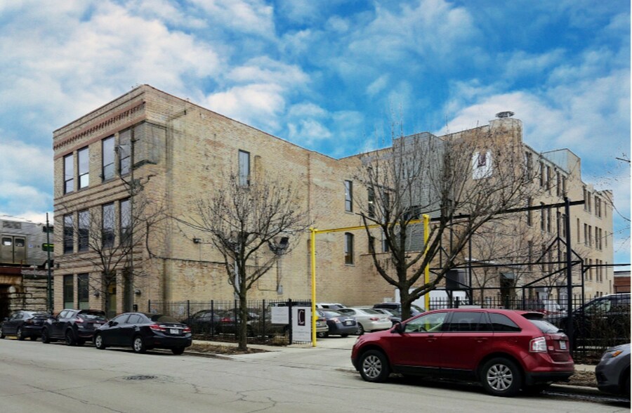 More Photos Of 1900 W Kinzie St, Chicago Light Distribution For Sale