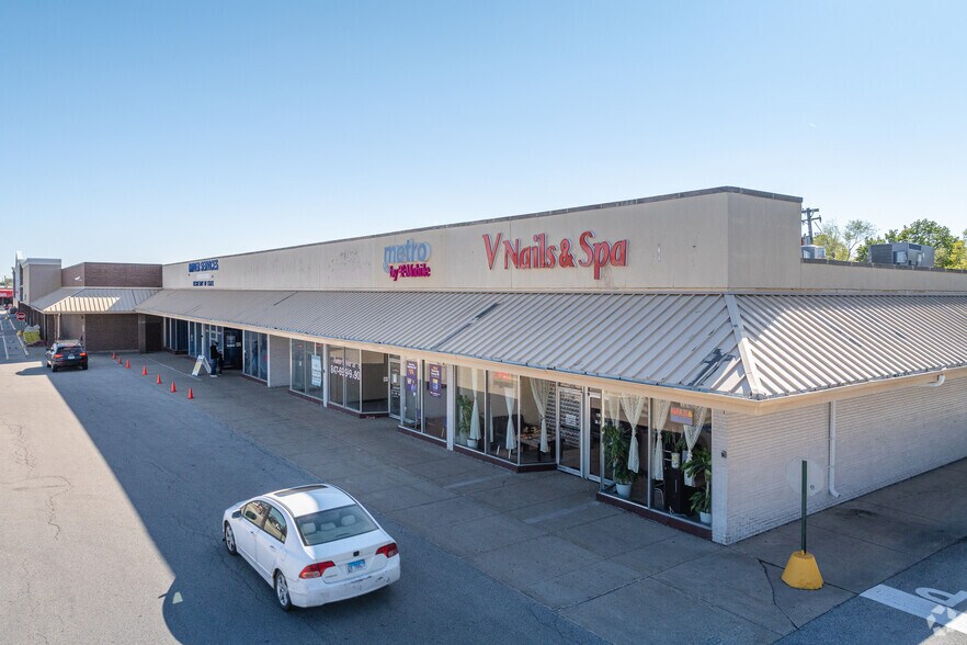 More Photos Of 1456-1500 Lee St, Des Plaines Freestanding For Lease