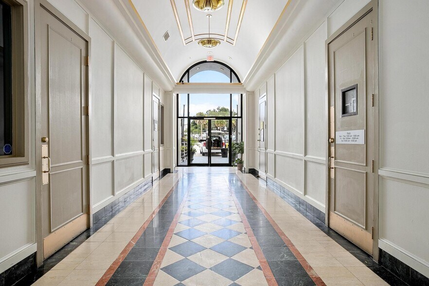 More Photos Of 100 E New York Ave, Deland Office For Lease