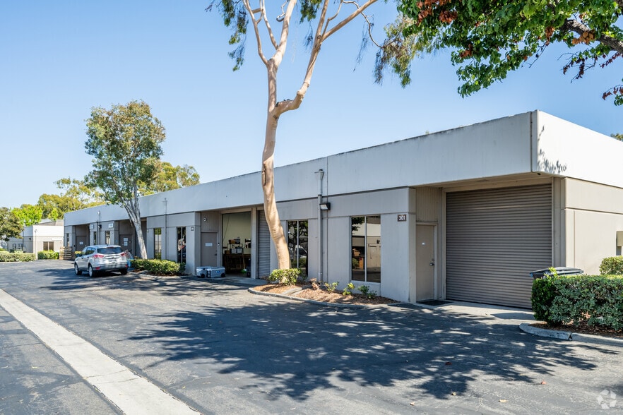 More Photos Of 2633 E 28th St, Signal Hill Research And Development For Lease