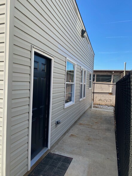 More Photos Of 134 Cockeysville, Cockeysville Warehouse For Lease