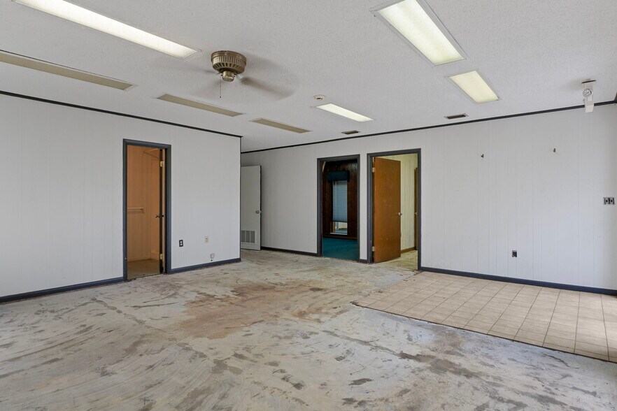 More Photos Of 377 Highway 40 W, Inglis Flex For Lease