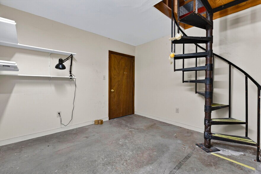 More Photos Of 113 Lafayette Rd, Hampton Falls Light Manufacturing For Lease