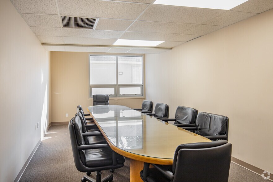 More Photos Of 155 E Main St, Smithtown Medical For Lease