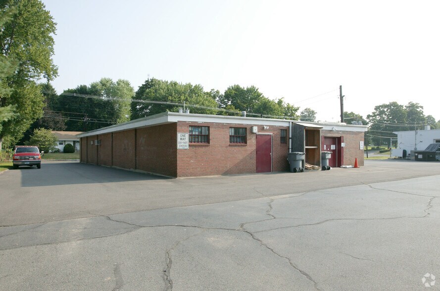 More Photos Of 96 Alden Ave, Enfield Freestanding For Lease