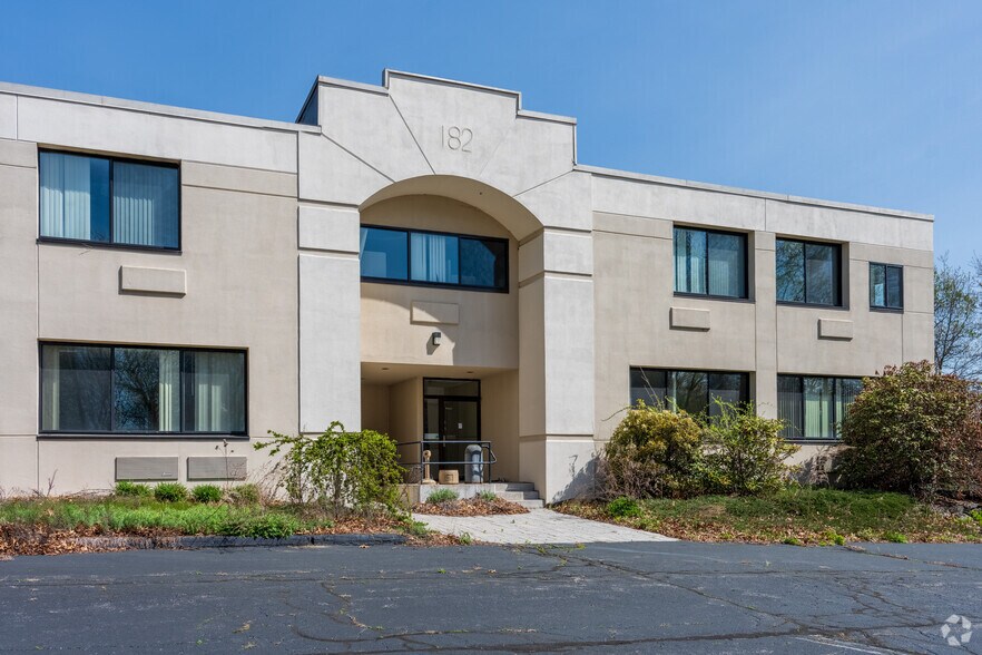 More Photos Of 182 Turnpike Rd, Westborough Loft Creative Space For Lease