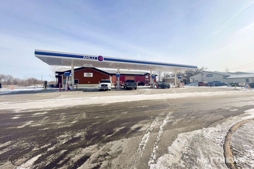 More Photos Of 620 Dutch Lake Dr, Howard Lake Auto Repair For Sale