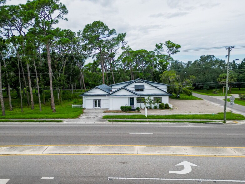 More Photos Of 301 N US Highway 41, Ruskin Office Residential For Lease