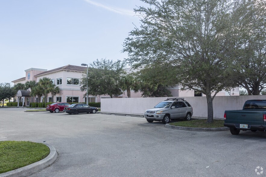 More Photos Of 7959 Drew Cir, Fort Myers Warehouse For Lease
