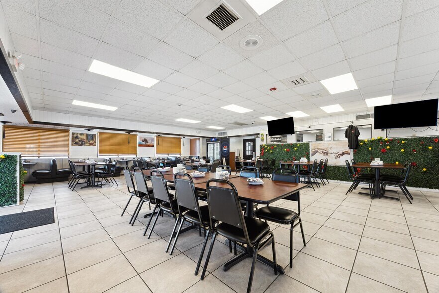 More Photos Of 6926 Spencer Hwy, Pasadena Restaurant For Lease