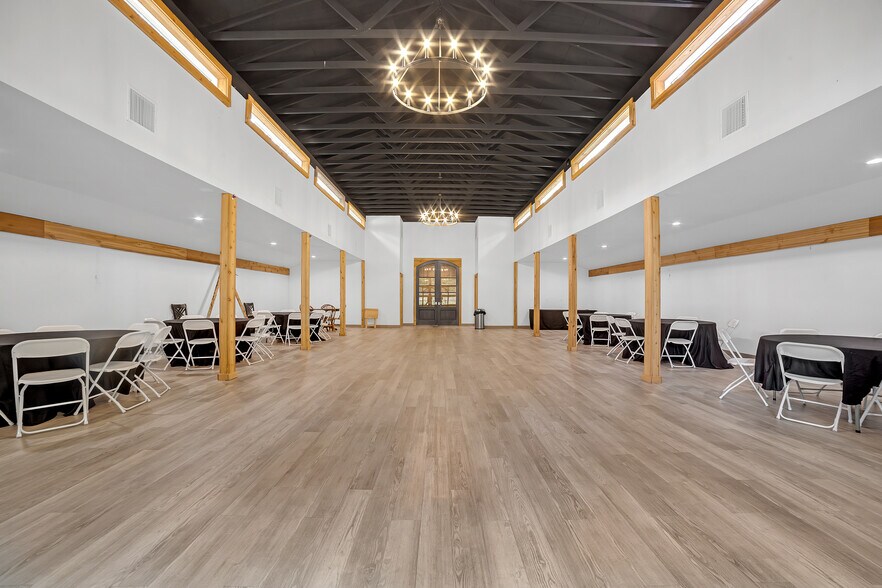 More Photos Of 446724 E 390 Rd, Langley Hotel For Sale