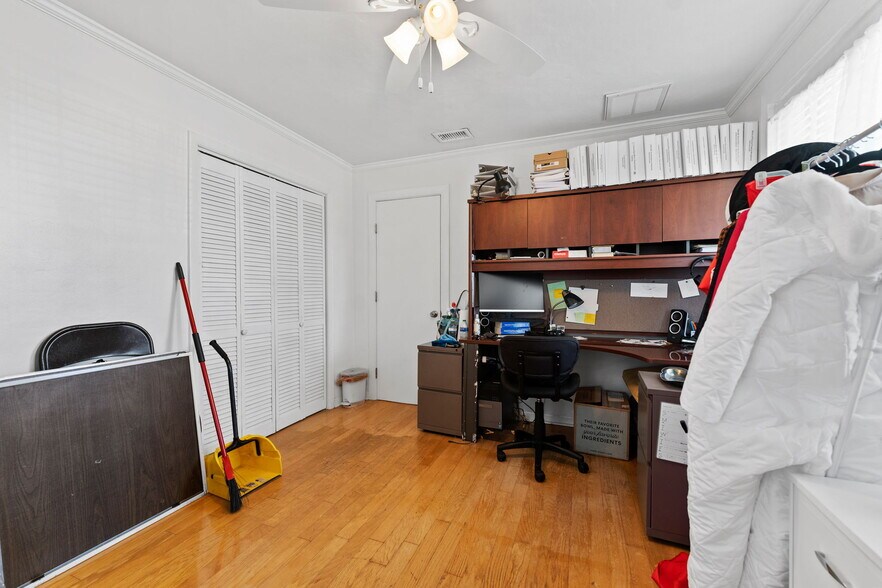 More Photos Of 925 Florida Ave, Palm Harbor Office Residential For Sale