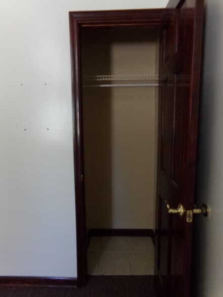 More Photos Of 39 E William St, Delaware Light Distribution For Lease