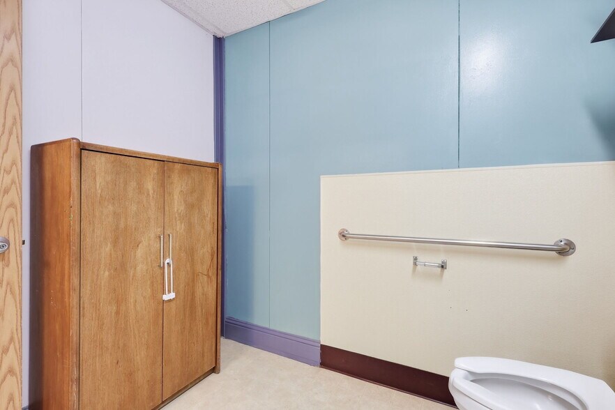 More Photos Of 1671 US Highway 395 N, Minden Office For Sale