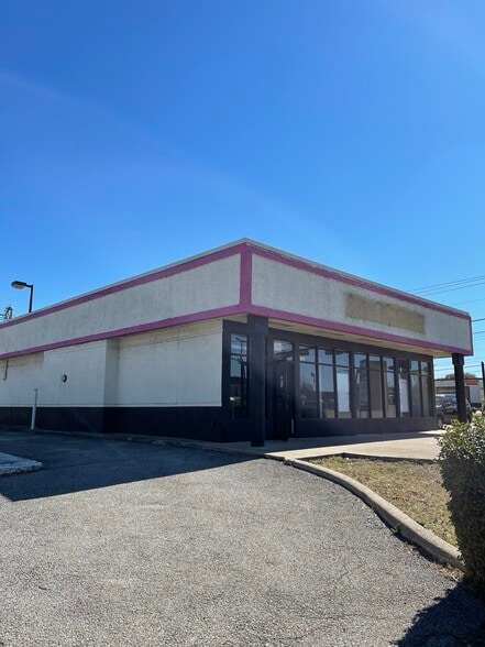 More Photos Of 900 N Hampton Rd, DeSoto Fast Food For Lease