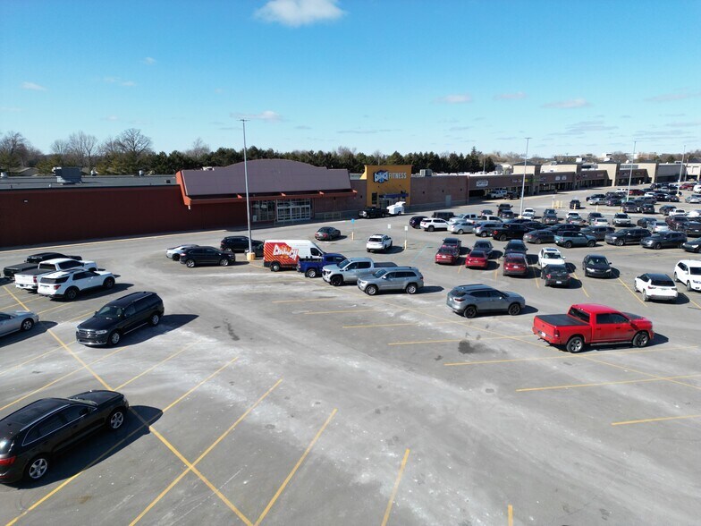 More Photos Of 41701-41941 Garfield Rd, Clinton Township Unknown For Lease