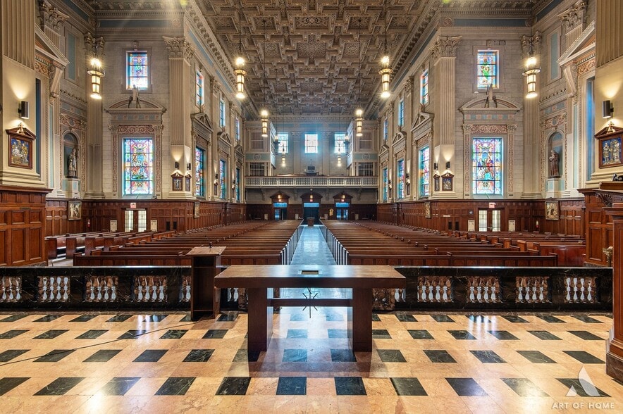 More Photos Of 7851 S Jeffery Blvd, Chicago Religious Facility For Sale