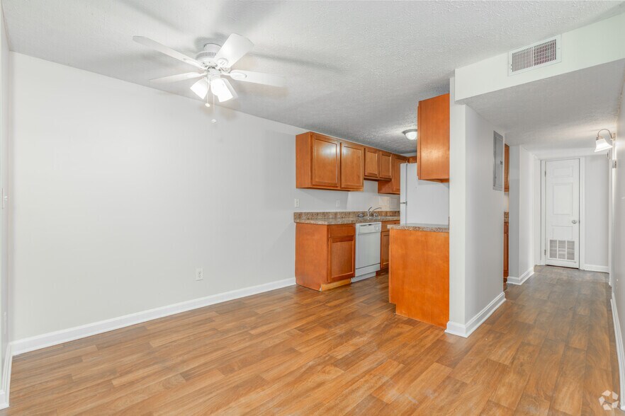 More Photos Of 7300-7310 Southside Dr, Louisville Apartments For Sale