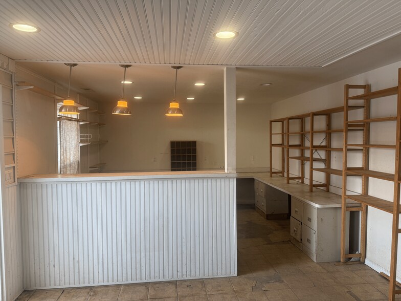 More Photos Of 4006 Leonard Dr, Fredericksburg Warehouse For Lease