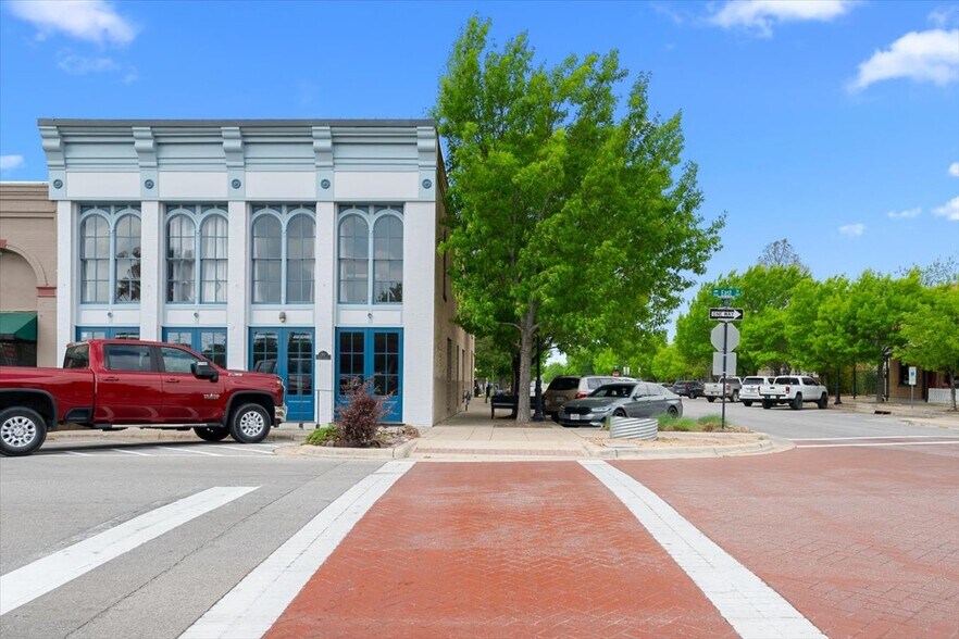 More Photos Of 117 East St, Hutto Loft Creative Space For Sale