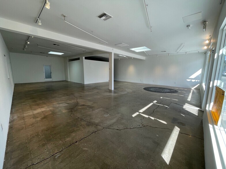 More Photos Of 8425 Melrose Ave, West Hollywood Storefront For Lease