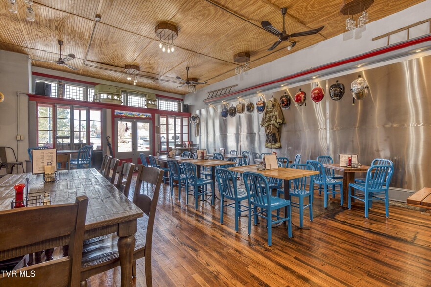 More Photos Of 139 Town Square St, Glade Spring Restaurant For Sale