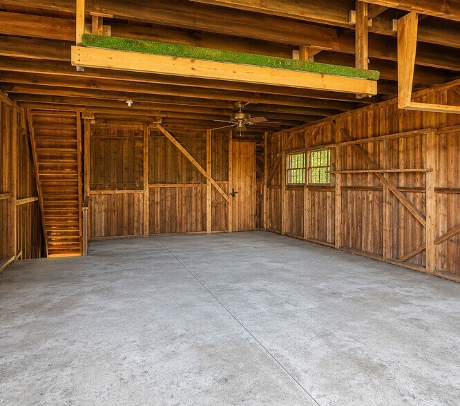 More Photos Of 32440 Franklin Rd, Franklin Office For Sale