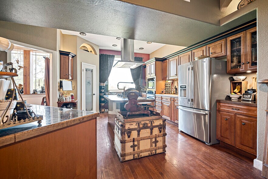 More Photos Of 103 S 6th St, Brownfield Restaurant For Sale