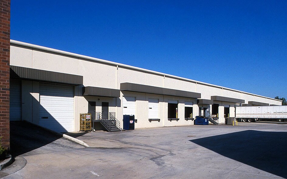 More Photos Of 3715 Atlanta Industrial Pky NW, Atlanta Warehouse For Lease