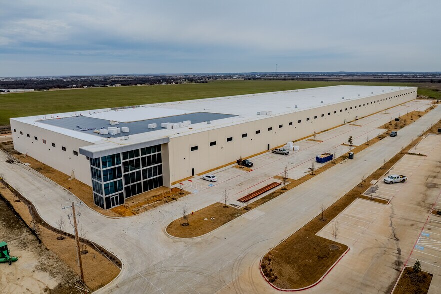 More Photos Of 6100 N Stemmons Fwy, Sanger Unknown For Lease