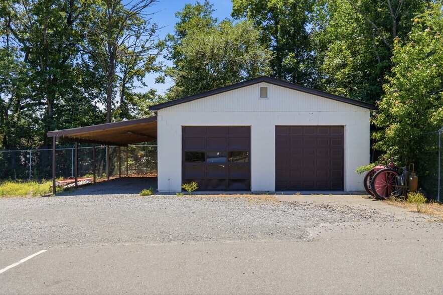 More Photos Of 13142 Albemarle Rd, Charlotte Light Distribution For Sale