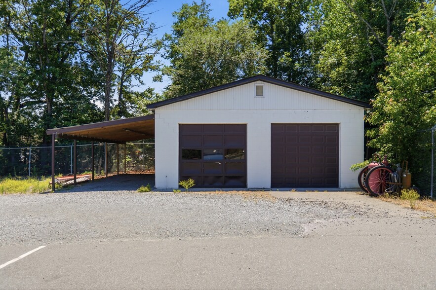 More Photos Of 13142 Albemarle Rd, Mint Hill Light Distribution For Sale
