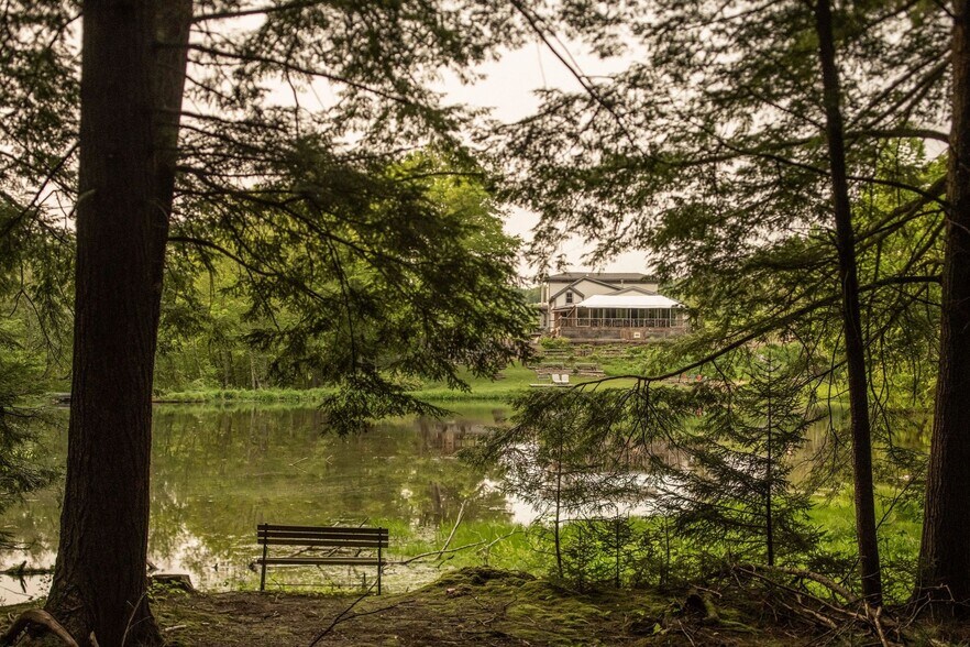 More Photos Of 102 Main St, Jefferson Hotel For Sale