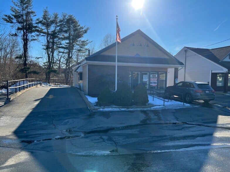 More Photos Of 148 Great Rd, Stow Bank For Lease