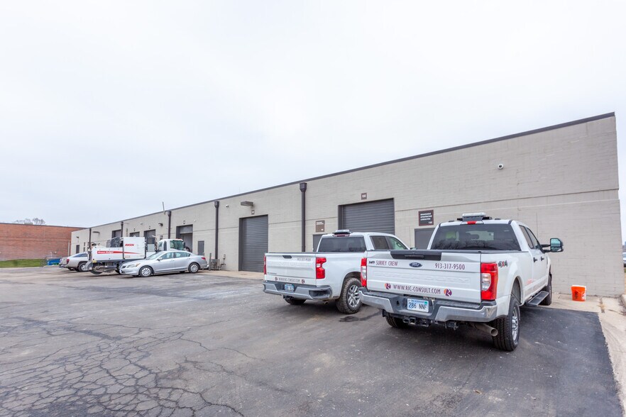 More Photos Of 100-132 Abbie Ave, Kansas City Light Manufacturing For Lease