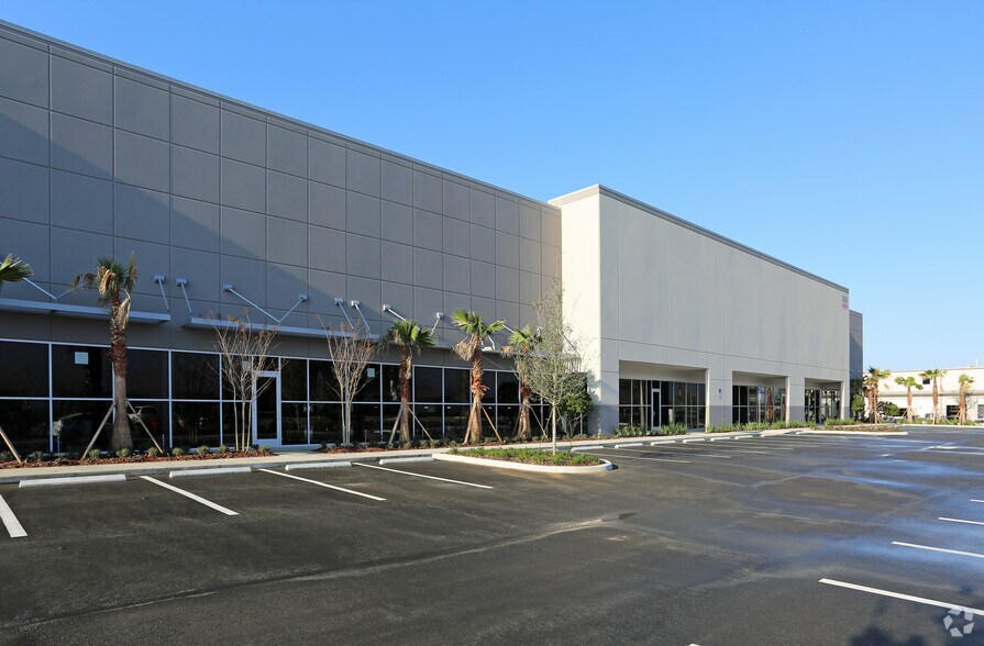 More Photos Of 7433 Emerald Dunes Dr, Orlando Warehouse For Lease