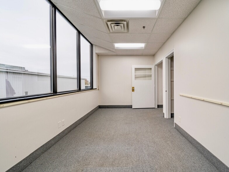 More Photos Of 10 Mt Read Blvd, Rochester Light Distribution For Lease