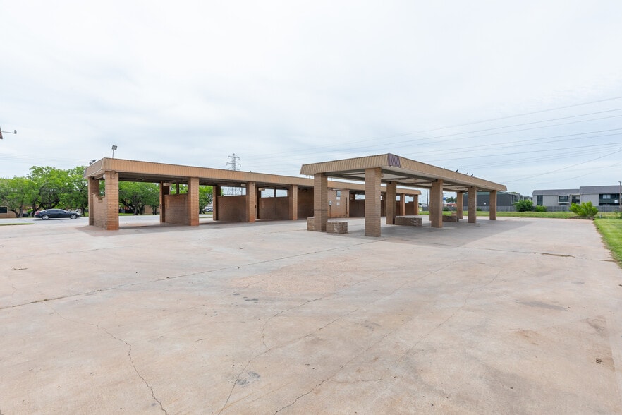 More Photos Of 550 NE Judge Ely Blvd, Abilene Carwash For Sale