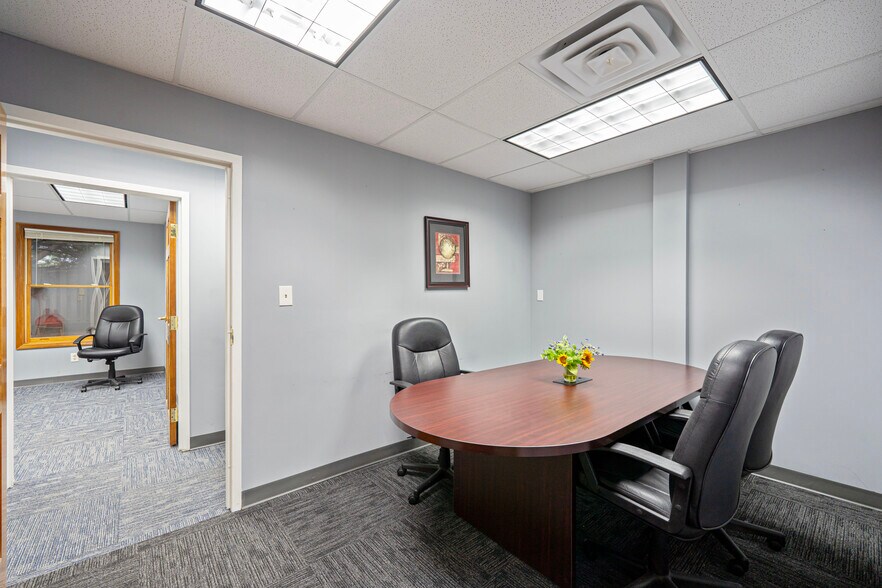 More Photos Of 124 Dorchester Sq, Westerville Office For Sale