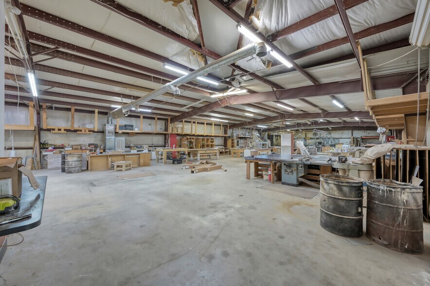 More Photos Of 2745 Interstate 45 S, New Waverly Manufacturing For Lease