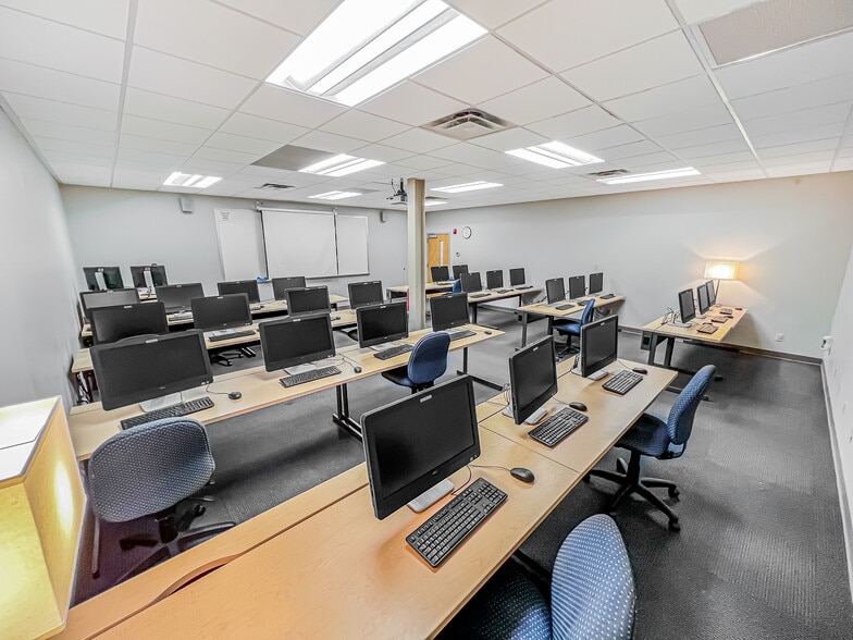 More Photos Of 4411 Woodson Rd, Saint Louis Office For Lease