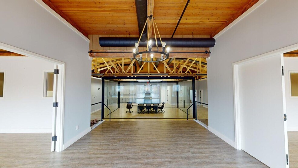 More Photos Of 101 S 1st St, West Dundee Loft Creative Space For Lease