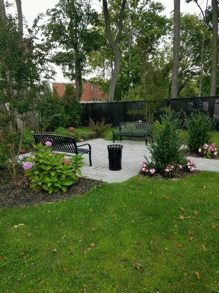 More Photos Of 100 Broadhollow Rd, Farmingdale Office For Lease