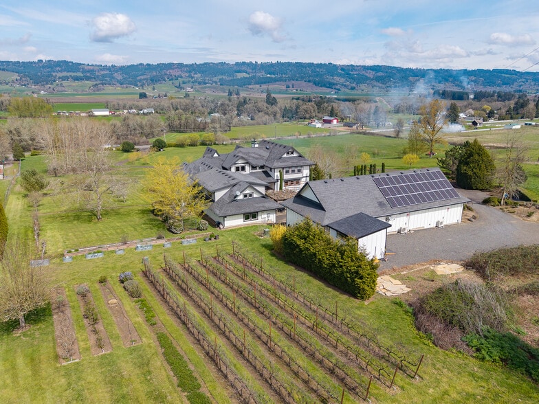 More Photos Of 20300 NE Highway 240, Newberg Hotel For Sale