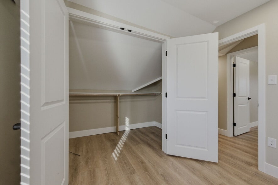 More Photos Of 2101 N Dupont Hwy, New Castle Freestanding For Sale