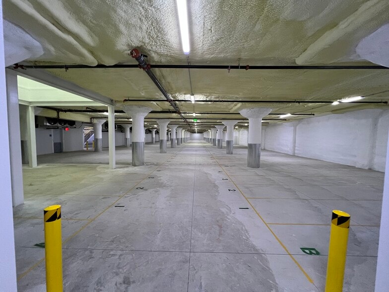 More Photos Of 1937-2035 E Vernon Ave, Vernon Refrigeration Cold Storage For Sale