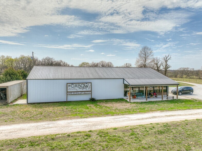 Primary Photo Of 8637 Oxbow Ln, Neosho Specialty For Sale